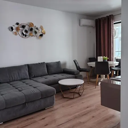 Shel Apartment